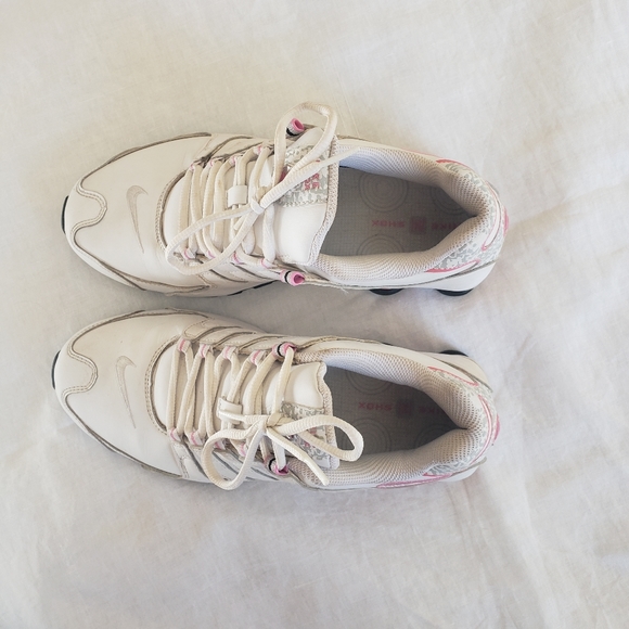 Nike Air Shox Pink and White Breast Cancer Edition - Picture 4 of 9